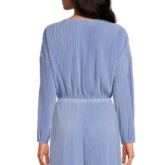 Gianni Bini Blue Pleated Crew Neck Blouse and  pant set - Picture 4 of 9